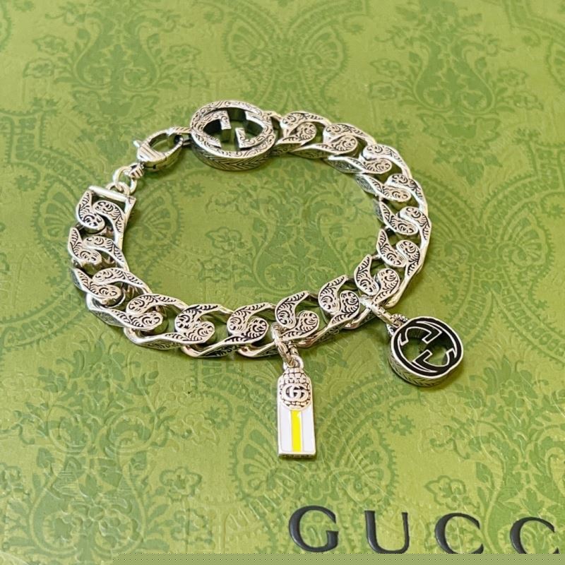 G*u*i bracelets